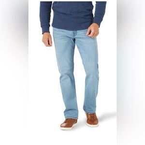 NWT Wrangler Men's and Big Men's Relaxed Bootcut Jean size 42 x 30
